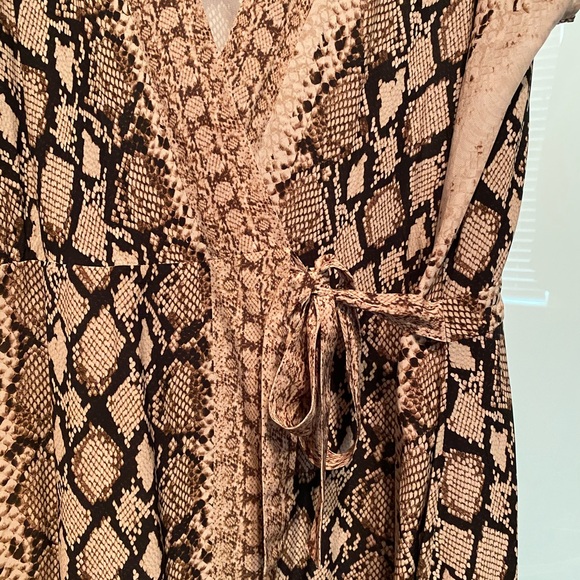 Joie wrap dress ✨NWT✨ - Picture 9 of 10